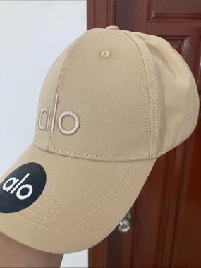 Alo Classic Baseball Cap in Khaki